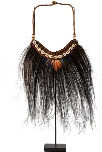 Papua Necklace Simple On Stand *