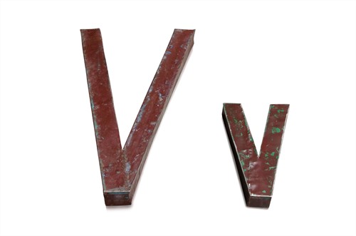 V letter 50 cm *